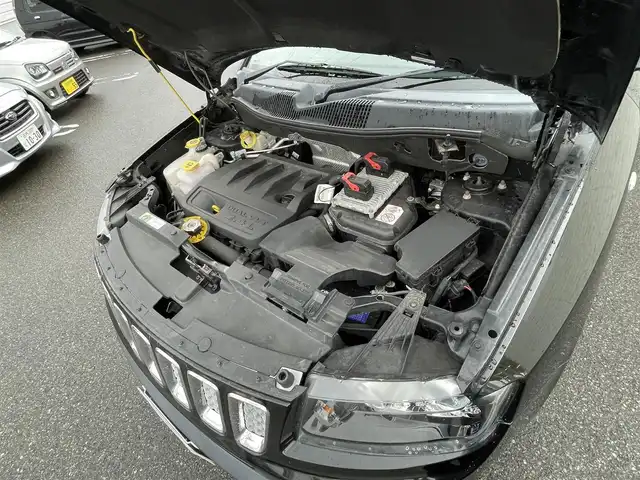 クライスラー・ジープ ジープ コンパス リミテッド 山形県 2016(平28)年 5.7万km 黒 4WD/社外メモリーナビ/・フルセグTV/AM/FM/DVD/Bluetooth/クルーズコントロール/横滑り防止装置/盗難防止装置/ハロゲンヘッドライト/フロントフォグランプ/レザーシート/パワーシート（D席）/シートヒーター（D/N席）/バックカメラ/ルーフレール/純正フロアマット/純正18インチAW/ETC/夏タイヤ積み込み/保証書/取扱説明書