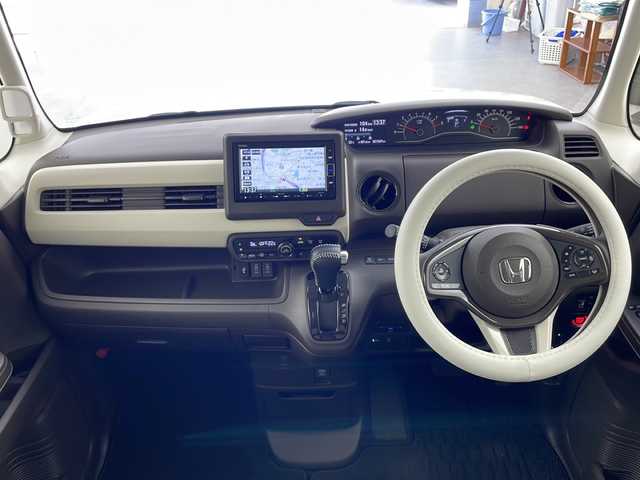 ホンダ Ｎ ＢＯＸ L 兵庫県 2021(令3)年 2.2万km プラチナホワイトパール ・純正ナビ&TVDVD&CD&SD&USB&BT/・衝突軽減ブレーキ/・誤発進抑制機能/・後方誤発進抑制機能/・近距離衝突軽減ブレーキ/・歩行者事故低減ステアリング/・路外逸脱抑制機能/・アダプティブクルーズコントロール/・車線維持支援システム/・トラフィックジャムアシスト/・先行車発進お知らせ機能/・標識認識機能/・オートハイビーム/・コーナーセンサー/・バックカメラ/・前後ドライブレコーダー/・ETC/・シートヒーター/・片側パワースライドドア/・ECON/・LEDオートライト/・スマートキー/・プッシュスタート/・純正フロアマット/・社外アルミホイール