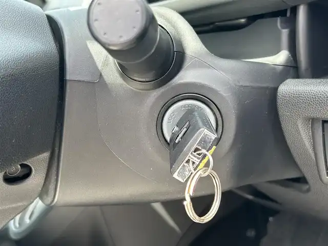 マツダ デミオ 13C－V 愛知県 2009(平21)年 4.9万km メトロポリタングレーマイカ ワンオーナー/純正オーディオ(FM/AM/CD/AUX)/電動格納ミラー/ETC/純正フロアマット/リモコンキー/ステアリングリモコン/ABS/保証書