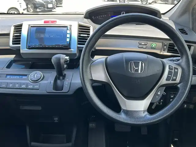 ホンダ フリード スパイク ハイブリット ジャストセレクション 島根県 2013(平25)年 8.4万km プレミアムブラキッシュパール 純正ナビ/CD/DVD/DTV/Bluetooth/バックカメラ/両側パワースライドドア/クルーズコントロール/HIDオートライト/リモコンキー /ETC/純正フロアマット/ドアバイザー