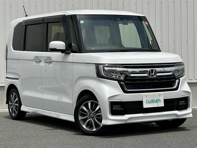 ホンダ Ｎ ＢＯＸ カスタム L 群馬県 2022(令4)年 1.6万km プラチナホワイトパール ワンオーナー/純正メモリーナビ/（DVD/CD/FM/AM/SD/Bluetooth/USB）/Honda SENSING/・アダプティブクルーズコントロール/・パーキングセンサー/・衝突軽減ブレーキ/・標識認識機能/・先行車発進お知らせ機能/・歩行者事故低減ステアリング/・路外逸脱抑制機能/・オートハイビーム/・誤発進抑制機能/助手席側電動スライドドア/8スピーカー/前後ドラレコ/ビルトインETC/純正アルミホイール/純正フロアマット/ドアバイザー/プッシュスタート/保証書/取扱説明書