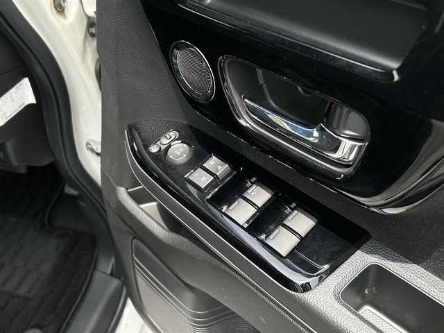 ホンダ Ｎ ＢＯＸ カスタム L 群馬県 2022(令4)年 1.6万km プラチナホワイトパール ワンオーナー/純正メモリーナビ/（DVD/CD/FM/AM/SD/Bluetooth/USB）/Honda SENSING/・アダプティブクルーズコントロール/・パーキングセンサー/・衝突軽減ブレーキ/・標識認識機能/・先行車発進お知らせ機能/・歩行者事故低減ステアリング/・路外逸脱抑制機能/・オートハイビーム/・誤発進抑制機能/助手席側電動スライドドア/8スピーカー/前後ドラレコ/ビルトインETC/純正アルミホイール/純正フロアマット/ドアバイザー/プッシュスタート/保証書/取扱説明書