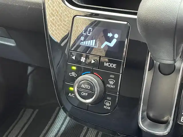 ダイハツ キャスト スタイル GプライムコレSAⅢ 岩手県 2019(令1)年 6万km パールホワイトⅢ ４WD/シートヒーター/スマートアシスト/衝突被害軽減ブレーキ/レーンアシスト/横滑り防止装置/バックカメラ/純正ナビ（Bluetooth CD DVD USB フルセグ）/オートハイビーム/LEDヘッドライト/ETC/アイドリングストップ/純正１５インチアルミホイール/ヘッドライトレベライザー/ステアリングスイッチ/ベンチシート/フォグランプ