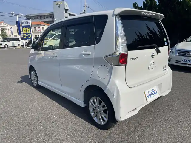 日産 デイズ ハイウェイスターX 和歌山県 2013(平25)年 2.6万km ホワイトパール (株)IDOMが運営する【じしゃロン和歌山店】の自社ローン専用車両になります。こちらは現金またはオートローンご利用時の価格です。自社ローンご希望の方は別途その旨お申付け下さい/ワンオーナー/純正ナビ/・フルセグTV/CD/AM/FM/バックカメラ/ETC/アイドリングストップ/プッシュスタート/オートリトラクタブルミラー/純正ドアバイザー/純正フロアマット/保証書/取説