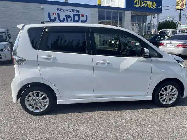 日産 デイズ ハイウェイスターX 和歌山県 2013(平25)年 2.6万km ホワイトパール (株)IDOMが運営する【じしゃロン和歌山店】の自社ローン専用車両になります。こちらは現金またはオートローンご利用時の価格です。自社ローンご希望の方は別途その旨お申付け下さい/ワンオーナー/純正ナビ/・フルセグTV/CD/AM/FM/バックカメラ/ETC/アイドリングストップ/プッシュスタート/オートリトラクタブルミラー/純正ドアバイザー/純正フロアマット/保証書/取説
