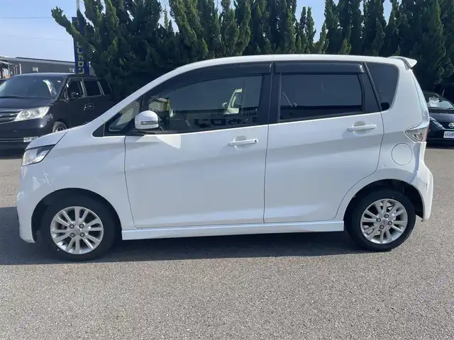 日産 デイズ ハイウェイスターX 和歌山県 2013(平25)年 2.6万km ホワイトパール (株)IDOMが運営する【じしゃロン和歌山店】の自社ローン専用車両になります。こちらは現金またはオートローンご利用時の価格です。自社ローンご希望の方は別途その旨お申付け下さい/ワンオーナー/純正ナビ/・フルセグTV/CD/AM/FM/バックカメラ/ETC/アイドリングストップ/プッシュスタート/オートリトラクタブルミラー/純正ドアバイザー/純正フロアマット/保証書/取説