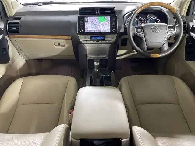 トヨタ ランドクルーザー プラド TX Lパッケージ マットブラED 神奈川県 2023(令5)年 3.3万km ホワイトパールクリスタルシャイン トヨタセーフティセンス/・プリクラッシュセーフティ/・レーンディパーチャーアラート/・レーダークルーズコントロール/・オートマチックハイビーム/・ロードサインアシスト/純正ディスプレイオーディオ/・BT/フルセグTV/USB/MiraCast/ムーンルーフ/ビルトインETC2.0/4WD/MTモード/レザーシート/パワーシート(D/N)/シートヒーター(D/N)/ベンチレーション(D/N)/サード電動格納シート/BSM/ルーフレール/ドライブレコーダー/スマートキー/スペアキー/プッシュスタートボタン/革巻きステアリング/ステアリングスイッチ/Autoライト/ウッドコンビステアリング/コーナーセンサー/LEDヘッドライト/フォグランプ/電動格納ミラー/ウィンカーミラー/純正フロアマット/純正アルミホイール/純正ドアバイザー/サイド/カーテン/ニーエアバッグ