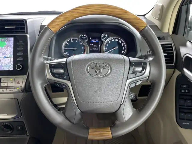 トヨタ ランドクルーザー プラド TX Lパッケージ マットブラED 神奈川県 2023(令5)年 3.3万km ホワイトパールクリスタルシャイン トヨタセーフティセンス/・プリクラッシュセーフティ/・レーンディパーチャーアラート/・レーダークルーズコントロール/・オートマチックハイビーム/・ロードサインアシスト/純正ディスプレイオーディオ/・BT/フルセグTV/USB/MiraCast/ムーンルーフ/ビルトインETC2.0/4WD/MTモード/レザーシート/パワーシート(D/N)/シートヒーター(D/N)/ベンチレーション(D/N)/サード電動格納シート/BSM/ルーフレール/ドライブレコーダー/スマートキー/スペアキー/プッシュスタートボタン/革巻きステアリング/ステアリングスイッチ/Autoライト/ウッドコンビステアリング/コーナーセンサー/LEDヘッドライト/フォグランプ/電動格納ミラー/ウィンカーミラー/純正フロアマット/純正アルミホイール/純正ドアバイザー/サイド/カーテン/ニーエアバッグ