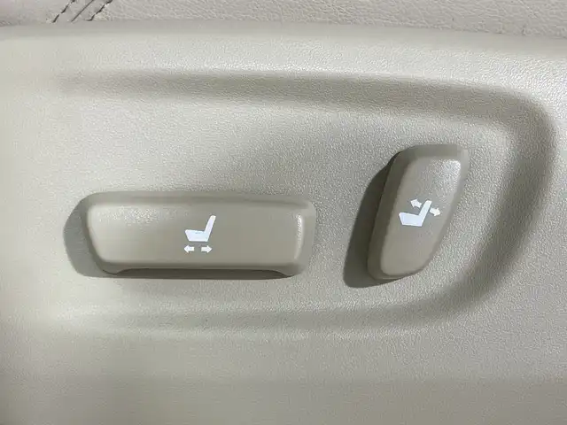 トヨタ ランドクルーザー プラド TX Lパッケージ マットブラED 愛知県 2023(令5)年 3.3万km ホワイトパールクリスタルシャイン トヨタセーフティセンス/・プリクラッシュセーフティ/・レーンディパーチャーアラート/・レーダークルーズコントロール/・オートマチックハイビーム/・ロードサインアシスト/純正ディスプレイオーディオ/・BT/フルセグTV/USB/MiraCast/ムーンルーフ/ビルトインETC2.0/4WD/MTモード/レザーシート/パワーシート(D/N)/シートヒーター(D/N)/ベンチレーション(D/N)/サード電動格納シート/BSM/ルーフレール/ドライブレコーダー/スマートキー/スペアキー/プッシュスタートボタン/革巻きステアリング/ステアリングスイッチ/Autoライト/ウッドコンビステアリング/コーナーセンサー/LEDヘッドライト/フォグランプ/電動格納ミラー/ウィンカーミラー/純正フロアマット/純正アルミホイール/純正ドアバイザー/サイド/カーテン/ニーエアバッグ