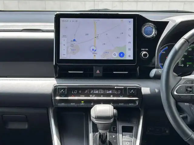 トヨタ ヴォクシー ハイブリッド S－Z 福岡県 2022(令4)年 3.8万km ホワイトパールクリスタルシャイン ワンオーナー/快適利便パッケージ/・nanoeXエアコン/・パワーバックドア/・後部座席オットマン、シートヒーター/・ステアリングヒーター/純正10.5インチコネクティッドナビ/（AM/FM/CD/DVD/Miracast/Bluetooth/フルセグTV）/バックカメラ/トヨタセーフティセンス/・オートマチックハイビーム/・プリクラッシュセーフティ/・レーントレーシングアシスト/・レーンチェンジアシスト/・レーンディバーチャーアラート/・プロアクティブドライビングアシスト/・発進遅れ告知機能/・ロードサインアシスト/・レーダークルーズコントロール/・ドライバー異常時対応システム/・ドライバーモニター/・フロントクロストラフィックアラート/・リアクロストラフィックアラート/クリアランスソナー/コーナーセンサー/ブラインドスポットモニター/オートライト/横滑り防止装置/純正17インチAW/黒色ハーフレザーシート/シートヒーター（D/N）/KEENWOOD製前後ドライブレコーダー【DRV-MR740】/後部座席サンシェード/純正フロアマット/100V電源ソケット×1/スペアキー×1/保証書/取扱説明書/ナビ取扱説明書