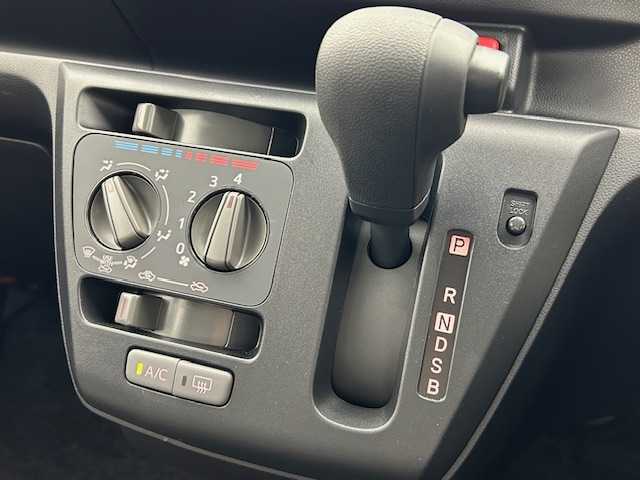 ダイハツ ミラ イース L SAⅢ 宮城県 2024(令6)年 0.5万km スカイブルーメタリック 禁煙車/純正メモリナビ/・BT/USB/AM/FM/CD/DVD/フルセグTV/レベライザー/リモコンキー/コーナーセンサー/ABS/横滑り防止装置/盗難防止装置/エアバッグ/オートライト/ハロゲン/バックカメラ