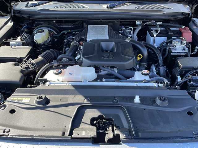 トヨタ ランドクルーザー ２５０ VX 山口県 2024(令6)年 0.4万km ブラック 純正ディスプレイオーディオ/・AM/FM/USB/HDMI/Bluetooth/Miracast/フルセグテレビ/ETC2.0/アラウンドビューモニター/デジタルインナーミラー/純正フロアマット/18インチ純正アルミホイール/ルーフレール/電動リアゲート/レザーシート/前席シートヒーター/前席エアーシート/運転席パワーシート/電動パーキングブレーキ/オートブレーキホールド/充電用C端子/左右独立温度コントロールフルオートエアコン/後席独立コントロールオートエアコン/Toyota Safety Sense/・プリクラッシュセーフティ/・レーントレーシングアシスト/・レーンディパーチャーアラート/・ロードサインアシスト/・レーダークルーズコントロール/・先行車発進告知機能/・ドライバー異常時対応システム/・ブラインドスポットモニター/・クリアランスソナー/・リヤクロストラフィックアラート/・リヤカメラディテクション/盗難防止装置/取扱説明書/保証書/記録簿