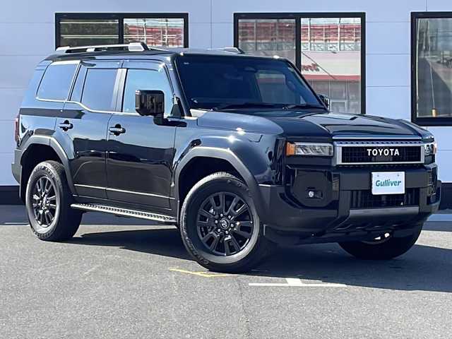 トヨタ ランドクルーザー ２５０ VX 山口県 2024(令6)年 0.4万km ブラック 純正ディスプレイオーディオ/・AM/FM/USB/HDMI/Bluetooth/Miracast/フルセグテレビ/ETC2.0/アラウンドビューモニター/デジタルインナーミラー/純正フロアマット/18インチ純正アルミホイール/ルーフレール/電動リアゲート/レザーシート/前席シートヒーター/前席エアーシート/運転席パワーシート/電動パーキングブレーキ/オートブレーキホールド/充電用C端子/左右独立温度コントロールフルオートエアコン/後席独立コントロールオートエアコン/Toyota Safety Sense/・プリクラッシュセーフティ/・レーントレーシングアシスト/・レーンディパーチャーアラート/・ロードサインアシスト/・レーダークルーズコントロール/・先行車発進告知機能/・ドライバー異常時対応システム/・ブラインドスポットモニター/・クリアランスソナー/・リヤクロストラフィックアラート/・リヤカメラディテクション/盗難防止装置/取扱説明書/保証書/記録簿