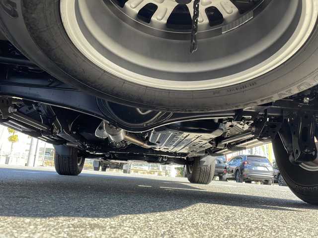 トヨタ ランドクルーザー ２５０ VX 山口県 2024(令6)年 0.4万km ブラック 純正ディスプレイオーディオ/・AM/FM/USB/HDMI/Bluetooth/Miracast/フルセグテレビ/ETC2.0/アラウンドビューモニター/デジタルインナーミラー/純正フロアマット/18インチ純正アルミホイール/ルーフレール/電動リアゲート/レザーシート/前席シートヒーター/前席エアーシート/運転席パワーシート/電動パーキングブレーキ/オートブレーキホールド/充電用C端子/左右独立温度コントロールフルオートエアコン/後席独立コントロールオートエアコン/Toyota Safety Sense/・プリクラッシュセーフティ/・レーントレーシングアシスト/・レーンディパーチャーアラート/・ロードサインアシスト/・レーダークルーズコントロール/・先行車発進告知機能/・ドライバー異常時対応システム/・ブラインドスポットモニター/・クリアランスソナー/・リヤクロストラフィックアラート/・リヤカメラディテクション/盗難防止装置/取扱説明書/保証書/記録簿