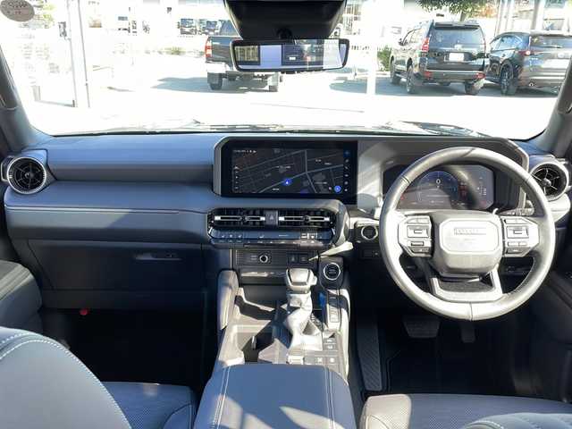 トヨタ ランドクルーザー ２５０ VX 山口県 2024(令6)年 0.4万km ブラック 純正ディスプレイオーディオ/・AM/FM/USB/HDMI/Bluetooth/Miracast/フルセグテレビ/ETC2.0/アラウンドビューモニター/デジタルインナーミラー/純正フロアマット/18インチ純正アルミホイール/ルーフレール/電動リアゲート/レザーシート/前席シートヒーター/前席エアーシート/運転席パワーシート/電動パーキングブレーキ/オートブレーキホールド/充電用C端子/左右独立温度コントロールフルオートエアコン/後席独立コントロールオートエアコン/Toyota Safety Sense/・プリクラッシュセーフティ/・レーントレーシングアシスト/・レーンディパーチャーアラート/・ロードサインアシスト/・レーダークルーズコントロール/・先行車発進告知機能/・ドライバー異常時対応システム/・ブラインドスポットモニター/・クリアランスソナー/・リヤクロストラフィックアラート/・リヤカメラディテクション/盗難防止装置/取扱説明書/保証書/記録簿