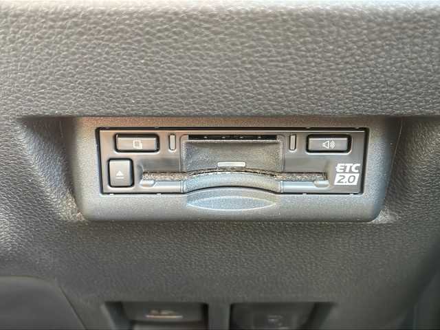 トヨタ ランドクルーザー ２５０ VX 山口県 2024(令6)年 0.4万km ブラック 純正ディスプレイオーディオ/・AM/FM/USB/HDMI/Bluetooth/Miracast/フルセグテレビ/ETC2.0/アラウンドビューモニター/デジタルインナーミラー/純正フロアマット/18インチ純正アルミホイール/ルーフレール/電動リアゲート/レザーシート/前席シートヒーター/前席エアーシート/運転席パワーシート/電動パーキングブレーキ/オートブレーキホールド/充電用C端子/左右独立温度コントロールフルオートエアコン/後席独立コントロールオートエアコン/Toyota Safety Sense/・プリクラッシュセーフティ/・レーントレーシングアシスト/・レーンディパーチャーアラート/・ロードサインアシスト/・レーダークルーズコントロール/・先行車発進告知機能/・ドライバー異常時対応システム/・ブラインドスポットモニター/・クリアランスソナー/・リヤクロストラフィックアラート/・リヤカメラディテクション/盗難防止装置/取扱説明書/保証書/記録簿