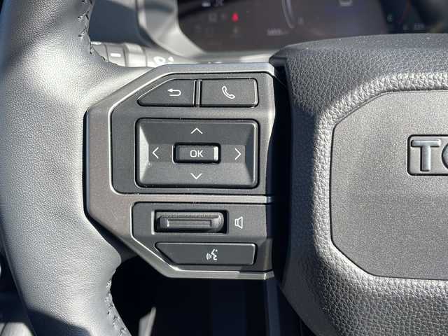 トヨタ ランドクルーザー ２５０ VX 山口県 2024(令6)年 0.4万km ブラック 純正ディスプレイオーディオ/・AM/FM/USB/HDMI/Bluetooth/Miracast/フルセグテレビ/ETC2.0/アラウンドビューモニター/デジタルインナーミラー/純正フロアマット/18インチ純正アルミホイール/ルーフレール/電動リアゲート/レザーシート/前席シートヒーター/前席エアーシート/運転席パワーシート/電動パーキングブレーキ/オートブレーキホールド/充電用C端子/左右独立温度コントロールフルオートエアコン/後席独立コントロールオートエアコン/Toyota Safety Sense/・プリクラッシュセーフティ/・レーントレーシングアシスト/・レーンディパーチャーアラート/・ロードサインアシスト/・レーダークルーズコントロール/・先行車発進告知機能/・ドライバー異常時対応システム/・ブラインドスポットモニター/・クリアランスソナー/・リヤクロストラフィックアラート/・リヤカメラディテクション/盗難防止装置/取扱説明書/保証書/記録簿