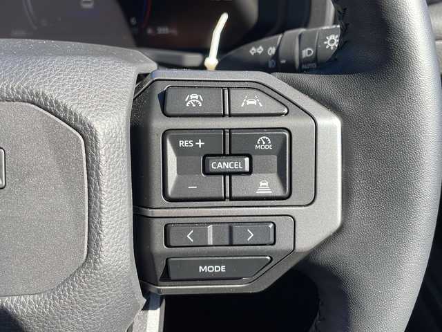 トヨタ ランドクルーザー ２５０ VX 山口県 2024(令6)年 0.4万km ブラック 純正ディスプレイオーディオ/・AM/FM/USB/HDMI/Bluetooth/Miracast/フルセグテレビ/ETC2.0/アラウンドビューモニター/デジタルインナーミラー/純正フロアマット/18インチ純正アルミホイール/ルーフレール/電動リアゲート/レザーシート/前席シートヒーター/前席エアーシート/運転席パワーシート/電動パーキングブレーキ/オートブレーキホールド/充電用C端子/左右独立温度コントロールフルオートエアコン/後席独立コントロールオートエアコン/Toyota Safety Sense/・プリクラッシュセーフティ/・レーントレーシングアシスト/・レーンディパーチャーアラート/・ロードサインアシスト/・レーダークルーズコントロール/・先行車発進告知機能/・ドライバー異常時対応システム/・ブラインドスポットモニター/・クリアランスソナー/・リヤクロストラフィックアラート/・リヤカメラディテクション/盗難防止装置/取扱説明書/保証書/記録簿