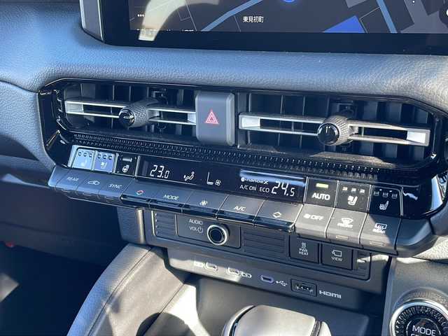 トヨタ ランドクルーザー ２５０ VX 山口県 2024(令6)年 0.4万km ブラック 純正ディスプレイオーディオ/・AM/FM/USB/HDMI/Bluetooth/Miracast/フルセグテレビ/ETC2.0/アラウンドビューモニター/デジタルインナーミラー/純正フロアマット/18インチ純正アルミホイール/ルーフレール/電動リアゲート/レザーシート/前席シートヒーター/前席エアーシート/運転席パワーシート/電動パーキングブレーキ/オートブレーキホールド/充電用C端子/左右独立温度コントロールフルオートエアコン/後席独立コントロールオートエアコン/Toyota Safety Sense/・プリクラッシュセーフティ/・レーントレーシングアシスト/・レーンディパーチャーアラート/・ロードサインアシスト/・レーダークルーズコントロール/・先行車発進告知機能/・ドライバー異常時対応システム/・ブラインドスポットモニター/・クリアランスソナー/・リヤクロストラフィックアラート/・リヤカメラディテクション/盗難防止装置/取扱説明書/保証書/記録簿