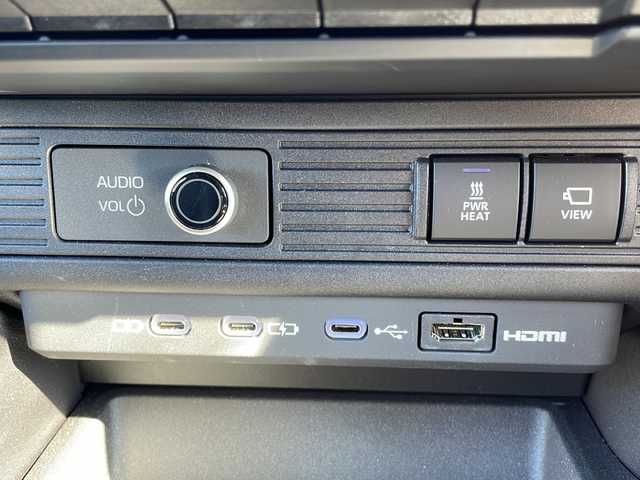 トヨタ ランドクルーザー ２５０ VX 山口県 2024(令6)年 0.4万km ブラック 純正ディスプレイオーディオ/・AM/FM/USB/HDMI/Bluetooth/Miracast/フルセグテレビ/ETC2.0/アラウンドビューモニター/デジタルインナーミラー/純正フロアマット/18インチ純正アルミホイール/ルーフレール/電動リアゲート/レザーシート/前席シートヒーター/前席エアーシート/運転席パワーシート/電動パーキングブレーキ/オートブレーキホールド/充電用C端子/左右独立温度コントロールフルオートエアコン/後席独立コントロールオートエアコン/Toyota Safety Sense/・プリクラッシュセーフティ/・レーントレーシングアシスト/・レーンディパーチャーアラート/・ロードサインアシスト/・レーダークルーズコントロール/・先行車発進告知機能/・ドライバー異常時対応システム/・ブラインドスポットモニター/・クリアランスソナー/・リヤクロストラフィックアラート/・リヤカメラディテクション/盗難防止装置/取扱説明書/保証書/記録簿