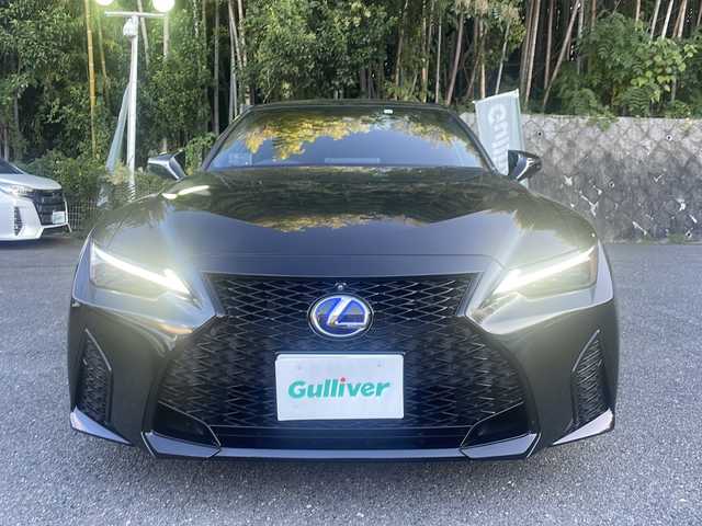 レクサス ＩＳ 300h Fスポーツ 京都府 2022(令4)年 2.4万km グラファイトブラックガラスフレーク メーカーOPナビ/・フルセグTV/CD/DVD/BT/Miracast TM/バックカメラ/パノラミックビューモニタ/ビルトインETC/電動P/前後ドラレコ(TZ-D205W)/パワーシート（メモリ付き）/レザーシート/シートヒーター/エアーシート/レーダークルーズ/レーダー（TZ-R203L）/パドルシフト/純正フロアマット/純正ドアバイザー/保証書＆取説/スマートキースペア1本/カードキー1枚