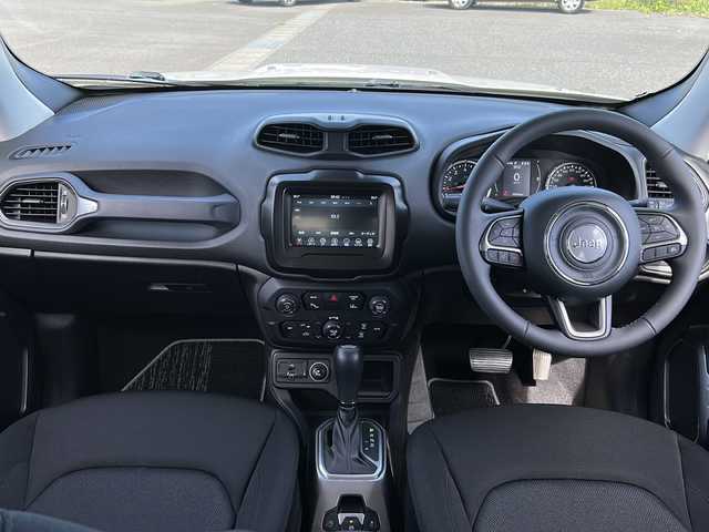 クライスラー・ジープ ジープ レネゲード ロンジチュード 埼玉県 2022(令4)年 5.3万km 白 ワンオーナー/バックカメラ/純正16インチアルミホイール/純正フロアマット/スマートキー/プッシュスタート/車線逸脱警報プラス/衝突被害軽減ブレーキ付き前面衝突警報/クルーズコントロール/アイドリングストップ/ステアリングリモコン/革巻ステアリング/保証書/取扱説明書