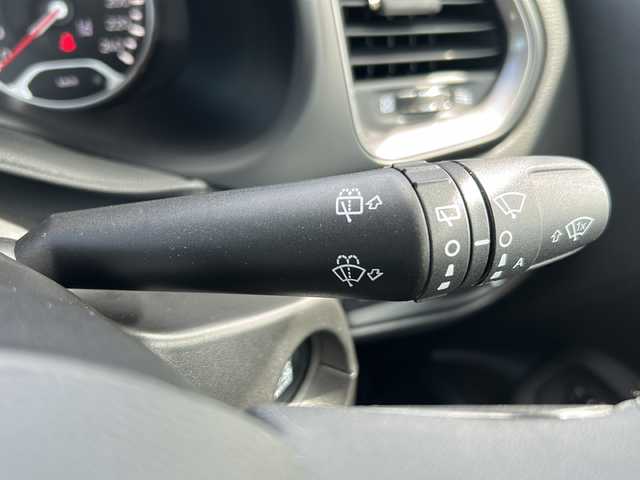 クライスラー・ジープ ジープ レネゲード ロンジチュード 埼玉県 2022(令4)年 5.3万km 白 ワンオーナー/バックカメラ/純正16インチアルミホイール/純正フロアマット/スマートキー/プッシュスタート/車線逸脱警報プラス/衝突被害軽減ブレーキ付き前面衝突警報/クルーズコントロール/アイドリングストップ/ステアリングリモコン/革巻ステアリング/保証書/取扱説明書