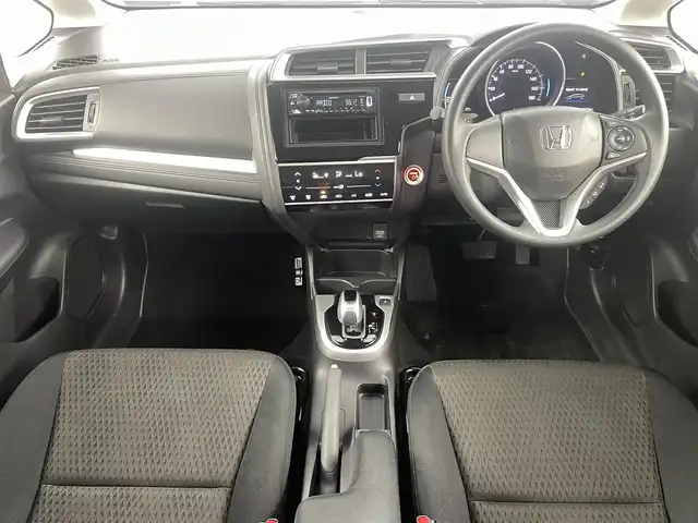 ホンダ フィット ハイブリット F 福島県 2020(令2)年 4.9万km タフタホワイトⅢ ホンダセンシング　/・ＡＣＣ　/・ＣＭＢＳ　/・ＬＫＡＳ　/・誤発進抑制機能　/・歩行者事故低減ステアリング　/・先行先行車発進お知らせ機能　/純正オーディオ　/・USB/CD/AM・FM/AUX/・ETC/ステアリングスイッチ　/プッシュスタート/・スマートキー/ハロゲンライト/・オートライト/・ヘッドライトリベライザー/電動格納ウィンカーミラー/・オートミラー/ドアバイザー