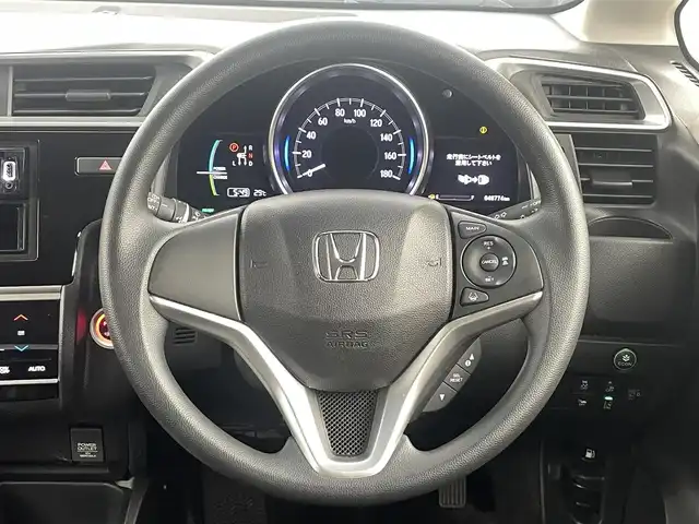 ホンダ フィット ハイブリット F 福島県 2020(令2)年 4.9万km タフタホワイトⅢ ホンダセンシング　/・ＡＣＣ　/・ＣＭＢＳ　/・ＬＫＡＳ　/・誤発進抑制機能　/・歩行者事故低減ステアリング　/・先行先行車発進お知らせ機能　/純正オーディオ　/・USB/CD/AM・FM/AUX/・ETC/ステアリングスイッチ　/プッシュスタート/・スマートキー/ハロゲンライト/・オートライト/・ヘッドライトリベライザー/電動格納ウィンカーミラー/・オートミラー/ドアバイザー