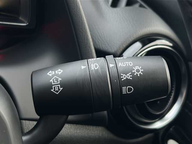 マツダ デミオ 15Sツーリング 石川県 2018(平30)年 0.7万km エターナルブルーマイカ 純正SDナビ【CD/DVD/フルセグTV/Bluetooth】/全方位カメラ/ETC/純正ドライブレコーダー/レーダークルーズコントロール/前席シートヒーター/オートライト/LEDヘッドライト/前後パーキングセンサー/ブラインドスポットモニター/車線逸脱警報システム/スペアキー