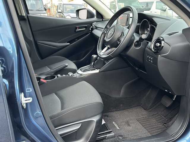 マツダ デミオ 15Sツーリング 石川県 2018(平30)年 0.7万km エターナルブルーマイカ 純正SDナビ【CD/DVD/フルセグTV/Bluetooth】/全方位カメラ/ETC/純正ドライブレコーダー/レーダークルーズコントロール/前席シートヒーター/オートライト/LEDヘッドライト/前後パーキングセンサー/ブラインドスポットモニター/車線逸脱警報システム/スペアキー