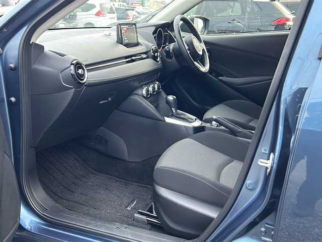 マツダ デミオ 15Sツーリング 石川県 2018(平30)年 0.7万km エターナルブルーマイカ 純正SDナビ【CD/DVD/フルセグTV/Bluetooth】/全方位カメラ/ETC/純正ドライブレコーダー/レーダークルーズコントロール/前席シートヒーター/オートライト/LEDヘッドライト/前後パーキングセンサー/ブラインドスポットモニター/車線逸脱警報システム/スペアキー