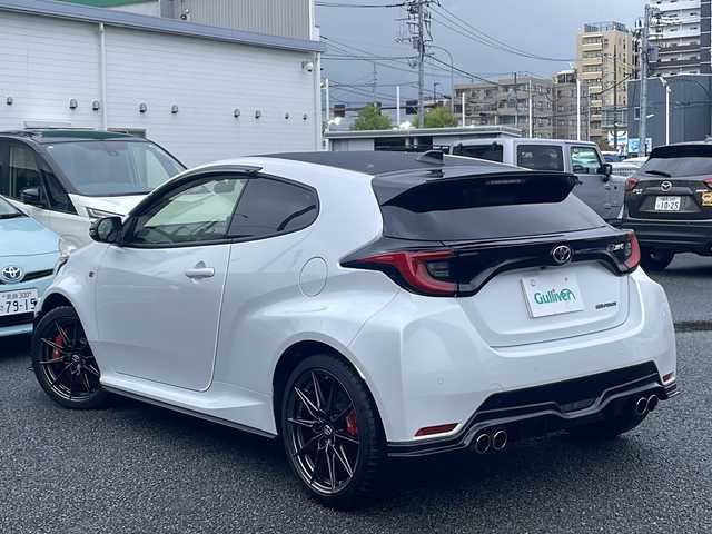 トヨタ ＧＲヤリス RZ ハイパフォーマンス 東京都 2022(令4)年 0.8万km プラチナホワイトパールマイカ ワンオーナー/メーカーオプションディスプレイオーディオナビ/JBLサウンドシステム/フルセグ/バックカメラ/アダプティブクルーズコントロール/アルパイン製デジタルインナーミラー/ブラインドスポットモニター/ハーフレザーシート/シートヒーター/ステアリングヒーター/オートマチックハイビーム/ドライブレコーダー/LEDヘッドライト/ビルトインETC2.0/クリアランスソナー