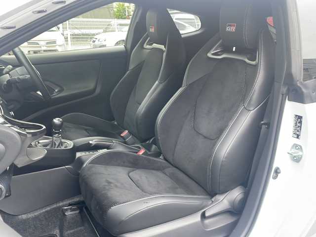 トヨタ ＧＲヤリス RZ ハイパフォーマンス 東京都 2022(令4)年 0.8万km プラチナホワイトパールマイカ ワンオーナー/メーカーオプションディスプレイオーディオナビ/JBLサウンドシステム/フルセグ/バックカメラ/アダプティブクルーズコントロール/アルパイン製デジタルインナーミラー/ブラインドスポットモニター/ハーフレザーシート/シートヒーター/ステアリングヒーター/オートマチックハイビーム/ドライブレコーダー/LEDヘッドライト/ビルトインETC2.0/クリアランスソナー