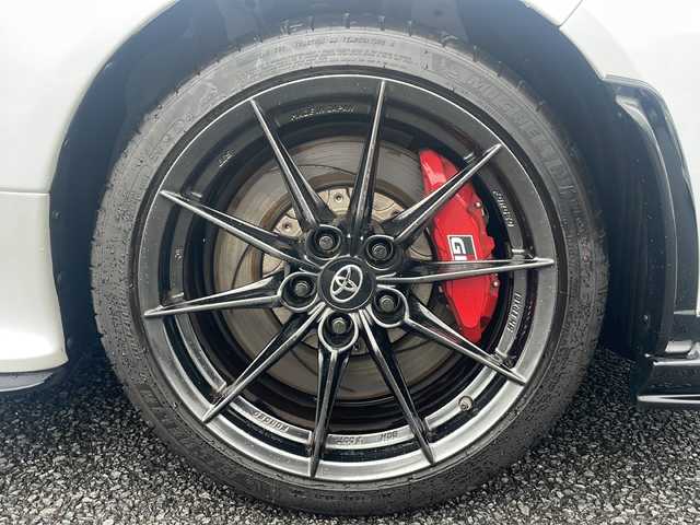 トヨタ ＧＲヤリス RZ ハイパフォーマンス 東京都 2022(令4)年 0.8万km プラチナホワイトパールマイカ ワンオーナー/メーカーオプションディスプレイオーディオナビ/JBLサウンドシステム/フルセグ/バックカメラ/アダプティブクルーズコントロール/アルパイン製デジタルインナーミラー/ブラインドスポットモニター/ハーフレザーシート/シートヒーター/ステアリングヒーター/オートマチックハイビーム/ドライブレコーダー/LEDヘッドライト/ビルトインETC2.0/クリアランスソナー