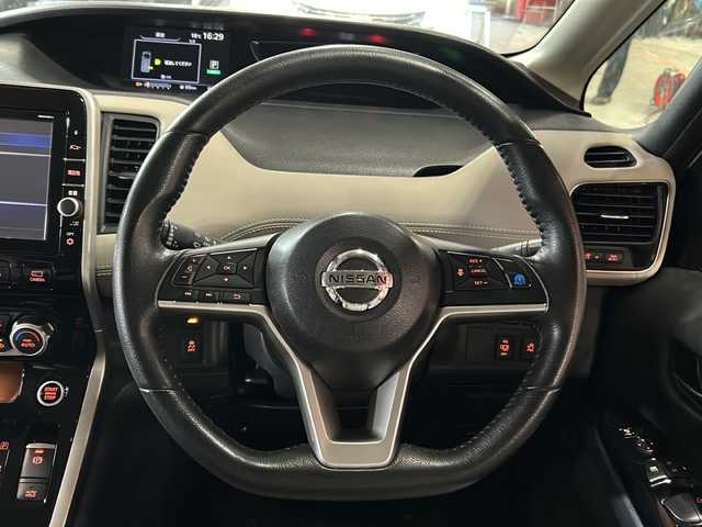 日産 セレナ ハイウェイスター G 静岡県 2016(平28)年 8.7万km カシミヤグレージュ 2トーン 純正SDナビ/・DVD/・CD/・Bluetooth/・AM/・FM/・フルセグTV/・USB/・iPod/主要装備/・レーダークルーズコントロール　/・純正ナビ　/・ドライブレコーダー　/・全方位カメラ　/・コーナーセンサー　/・デジタルインナーミラー　/・シートヒーター　/・両側パワースライドドア　/・パーキングアシスト　/・スマートキー　/・ＥＴＣ/・オートライト/・LEDライト/・エマージェンシーブレーキ/・レーンキープ/・オートホールド/・純正アルミホイール/・アイドリングストップ/・横滑り防止装置/・ステアリングリモコン/・プッシュスタート