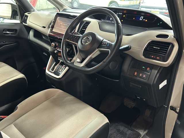 日産 セレナ ハイウェイスター G 静岡県 2016(平28)年 8.7万km カシミヤグレージュ 2トーン 純正SDナビ/・DVD/・CD/・Bluetooth/・AM/・FM/・フルセグTV/・USB/・iPod/主要装備/・レーダークルーズコントロール　/・純正ナビ　/・ドライブレコーダー　/・全方位カメラ　/・コーナーセンサー　/・デジタルインナーミラー　/・シートヒーター　/・両側パワースライドドア　/・パーキングアシスト　/・スマートキー　/・ＥＴＣ/・オートライト/・LEDライト/・エマージェンシーブレーキ/・レーンキープ/・オートホールド/・純正アルミホイール/・アイドリングストップ/・横滑り防止装置/・ステアリングリモコン/・プッシュスタート