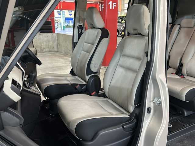 日産 セレナ ハイウェイスター G 静岡県 2016(平28)年 8.7万km カシミヤグレージュ 2トーン 純正SDナビ/・DVD/・CD/・Bluetooth/・AM/・FM/・フルセグTV/・USB/・iPod/主要装備/・レーダークルーズコントロール　/・純正ナビ　/・ドライブレコーダー　/・全方位カメラ　/・コーナーセンサー　/・デジタルインナーミラー　/・シートヒーター　/・両側パワースライドドア　/・パーキングアシスト　/・スマートキー　/・ＥＴＣ/・オートライト/・LEDライト/・エマージェンシーブレーキ/・レーンキープ/・オートホールド/・純正アルミホイール/・アイドリングストップ/・横滑り防止装置/・ステアリングリモコン/・プッシュスタート