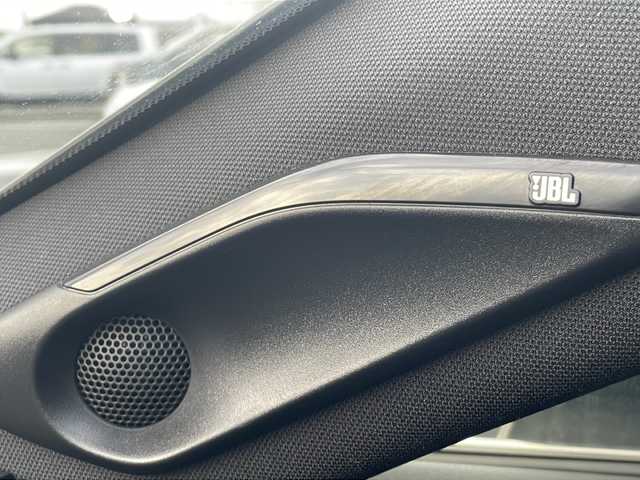 トヨタ ハリアー Z 三重県 2020(令2)年 4.7万km ホワイトパールクリスタルシャイン 純正12.3型ナビ /バックカメラ /JBL /BSM /デジタルインナーミラー /スペアキー /ビルトインETC2.0 /USB給電ポート /パワーバックドア /運転席パワーシート /前後コーナーセンサー /レーダークルーズコントロール/レーンキープアシスト/衝突軽減ブレーキ/革巻きステアリング/ステアリングスイッチ/純正フロアマット/LEDヘッドライト/オートハイビーム/オートライト/ハーフレザーシート/電動格納ミラー/禁煙車