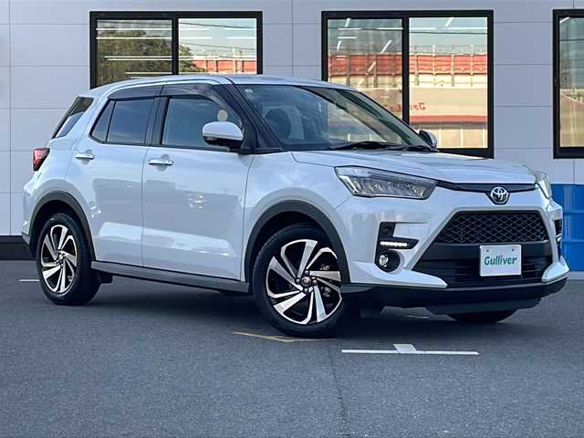 トヨタ ライズ Z 山口県 2021(令3)年 1.8万km シャイニングホワイトパール 純正SDナビ　【NSZT-W68T】/・Bluetooth接続/・AM/FM/・フルセグTV/・DVD再生機能有/パノラミックビューモニター/ビルトインETC/ドライブレコーダー/スマートアシスト/・衝突警報機能/・ブレーキ制御付誤発進抑制機能/・車線逸脱警報機能/・先行車発進お知らせ機能/・標識認識機能/・アダプティブクルーズコントロール/・レーンキープコントロール/・ブラインドスポットモニター/シートヒーター/USB入力端子/スマートキー/プッシュスタート/スペアキー1本/純正フロアマット/純正LEDライト/純正17インチアルミホイール/ドアバイザー/ウィンカーミラー