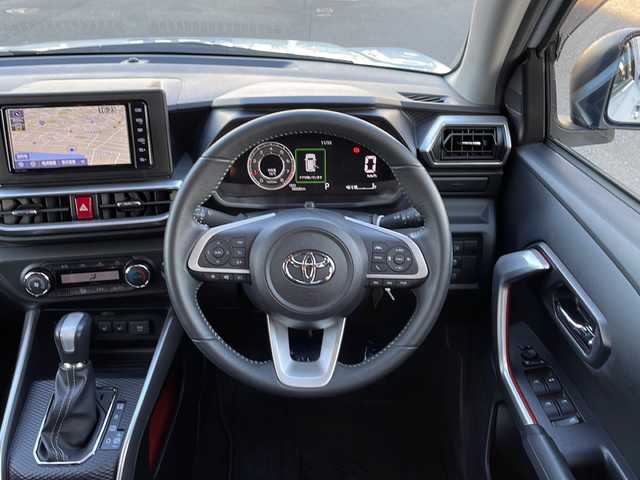 トヨタ ライズ Z 山口県 2021(令3)年 1.8万km シャイニングホワイトパール 純正SDナビ　【NSZT-W68T】/・Bluetooth接続/・AM/FM/・フルセグTV/・DVD再生機能有/パノラミックビューモニター/ビルトインETC/ドライブレコーダー/スマートアシスト/・衝突警報機能/・ブレーキ制御付誤発進抑制機能/・車線逸脱警報機能/・先行車発進お知らせ機能/・標識認識機能/・アダプティブクルーズコントロール/・レーンキープコントロール/・ブラインドスポットモニター/シートヒーター/USB入力端子/スマートキー/プッシュスタート/スペアキー1本/純正フロアマット/純正LEDライト/純正17インチアルミホイール/ドアバイザー/ウィンカーミラー