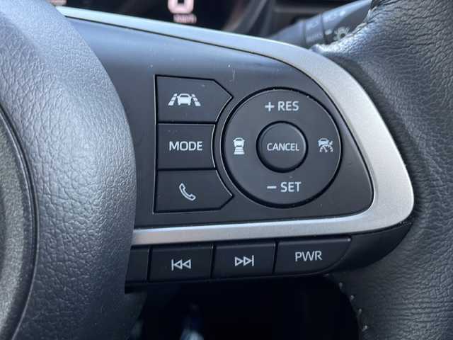 トヨタ ライズ Z 山口県 2021(令3)年 1.8万km シャイニングホワイトパール 純正SDナビ　【NSZT-W68T】/・Bluetooth接続/・AM/FM/・フルセグTV/・DVD再生機能有/パノラミックビューモニター/ビルトインETC/ドライブレコーダー/スマートアシスト/・衝突警報機能/・ブレーキ制御付誤発進抑制機能/・車線逸脱警報機能/・先行車発進お知らせ機能/・標識認識機能/・アダプティブクルーズコントロール/・レーンキープコントロール/・ブラインドスポットモニター/シートヒーター/USB入力端子/スマートキー/プッシュスタート/スペアキー1本/純正フロアマット/純正LEDライト/純正17インチアルミホイール/ドアバイザー/ウィンカーミラー