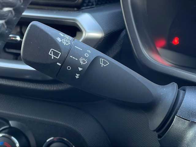 トヨタ ライズ Z 山口県 2021(令3)年 1.8万km シャイニングホワイトパール 純正SDナビ　【NSZT-W68T】/・Bluetooth接続/・AM/FM/・フルセグTV/・DVD再生機能有/パノラミックビューモニター/ビルトインETC/ドライブレコーダー/スマートアシスト/・衝突警報機能/・ブレーキ制御付誤発進抑制機能/・車線逸脱警報機能/・先行車発進お知らせ機能/・標識認識機能/・アダプティブクルーズコントロール/・レーンキープコントロール/・ブラインドスポットモニター/シートヒーター/USB入力端子/スマートキー/プッシュスタート/スペアキー1本/純正フロアマット/純正LEDライト/純正17インチアルミホイール/ドアバイザー/ウィンカーミラー