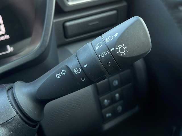 トヨタ ライズ Z 山口県 2021(令3)年 1.8万km シャイニングホワイトパール 純正SDナビ　【NSZT-W68T】/・Bluetooth接続/・AM/FM/・フルセグTV/・DVD再生機能有/パノラミックビューモニター/ビルトインETC/ドライブレコーダー/スマートアシスト/・衝突警報機能/・ブレーキ制御付誤発進抑制機能/・車線逸脱警報機能/・先行車発進お知らせ機能/・標識認識機能/・アダプティブクルーズコントロール/・レーンキープコントロール/・ブラインドスポットモニター/シートヒーター/USB入力端子/スマートキー/プッシュスタート/スペアキー1本/純正フロアマット/純正LEDライト/純正17インチアルミホイール/ドアバイザー/ウィンカーミラー