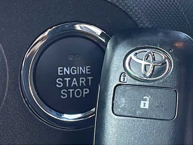 トヨタ ライズ Z 山口県 2021(令3)年 1.8万km シャイニングホワイトパール 純正SDナビ　【NSZT-W68T】/・Bluetooth接続/・AM/FM/・フルセグTV/・DVD再生機能有/パノラミックビューモニター/ビルトインETC/ドライブレコーダー/スマートアシスト/・衝突警報機能/・ブレーキ制御付誤発進抑制機能/・車線逸脱警報機能/・先行車発進お知らせ機能/・標識認識機能/・アダプティブクルーズコントロール/・レーンキープコントロール/・ブラインドスポットモニター/シートヒーター/USB入力端子/スマートキー/プッシュスタート/スペアキー1本/純正フロアマット/純正LEDライト/純正17インチアルミホイール/ドアバイザー/ウィンカーミラー