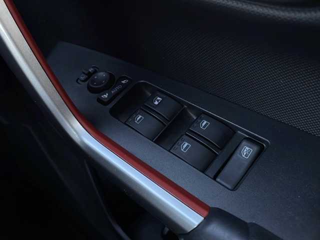 トヨタ ライズ Z 山口県 2021(令3)年 1.8万km シャイニングホワイトパール 純正SDナビ　【NSZT-W68T】/・Bluetooth接続/・AM/FM/・フルセグTV/・DVD再生機能有/パノラミックビューモニター/ビルトインETC/ドライブレコーダー/スマートアシスト/・衝突警報機能/・ブレーキ制御付誤発進抑制機能/・車線逸脱警報機能/・先行車発進お知らせ機能/・標識認識機能/・アダプティブクルーズコントロール/・レーンキープコントロール/・ブラインドスポットモニター/シートヒーター/USB入力端子/スマートキー/プッシュスタート/スペアキー1本/純正フロアマット/純正LEDライト/純正17インチアルミホイール/ドアバイザー/ウィンカーミラー