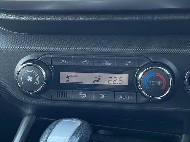 トヨタ ライズ Z 山口県 2021(令3)年 1.8万km シャイニングホワイトパール 純正SDナビ　【NSZT-W68T】/・Bluetooth接続/・AM/FM/・フルセグTV/・DVD再生機能有/パノラミックビューモニター/ビルトインETC/ドライブレコーダー/スマートアシスト/・衝突警報機能/・ブレーキ制御付誤発進抑制機能/・車線逸脱警報機能/・先行車発進お知らせ機能/・標識認識機能/・アダプティブクルーズコントロール/・レーンキープコントロール/・ブラインドスポットモニター/シートヒーター/USB入力端子/スマートキー/プッシュスタート/スペアキー1本/純正フロアマット/純正LEDライト/純正17インチアルミホイール/ドアバイザー/ウィンカーミラー