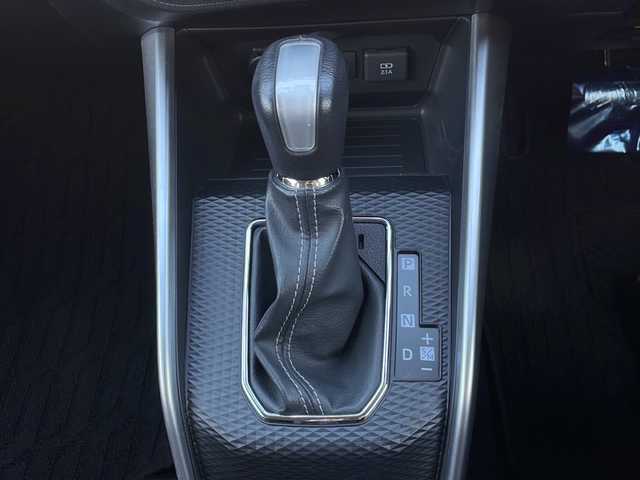 トヨタ ライズ Z 山口県 2021(令3)年 1.8万km シャイニングホワイトパール 純正SDナビ　【NSZT-W68T】/・Bluetooth接続/・AM/FM/・フルセグTV/・DVD再生機能有/パノラミックビューモニター/ビルトインETC/ドライブレコーダー/スマートアシスト/・衝突警報機能/・ブレーキ制御付誤発進抑制機能/・車線逸脱警報機能/・先行車発進お知らせ機能/・標識認識機能/・アダプティブクルーズコントロール/・レーンキープコントロール/・ブラインドスポットモニター/シートヒーター/USB入力端子/スマートキー/プッシュスタート/スペアキー1本/純正フロアマット/純正LEDライト/純正17インチアルミホイール/ドアバイザー/ウィンカーミラー