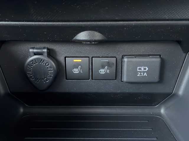 トヨタ ライズ Z 山口県 2021(令3)年 1.8万km シャイニングホワイトパール 純正SDナビ　【NSZT-W68T】/・Bluetooth接続/・AM/FM/・フルセグTV/・DVD再生機能有/パノラミックビューモニター/ビルトインETC/ドライブレコーダー/スマートアシスト/・衝突警報機能/・ブレーキ制御付誤発進抑制機能/・車線逸脱警報機能/・先行車発進お知らせ機能/・標識認識機能/・アダプティブクルーズコントロール/・レーンキープコントロール/・ブラインドスポットモニター/シートヒーター/USB入力端子/スマートキー/プッシュスタート/スペアキー1本/純正フロアマット/純正LEDライト/純正17インチアルミホイール/ドアバイザー/ウィンカーミラー