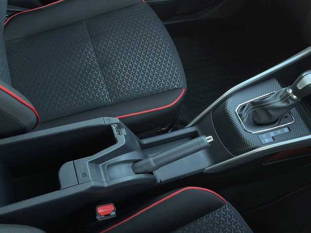 トヨタ ライズ Z 山口県 2021(令3)年 1.8万km シャイニングホワイトパール 純正SDナビ　【NSZT-W68T】/・Bluetooth接続/・AM/FM/・フルセグTV/・DVD再生機能有/パノラミックビューモニター/ビルトインETC/ドライブレコーダー/スマートアシスト/・衝突警報機能/・ブレーキ制御付誤発進抑制機能/・車線逸脱警報機能/・先行車発進お知らせ機能/・標識認識機能/・アダプティブクルーズコントロール/・レーンキープコントロール/・ブラインドスポットモニター/シートヒーター/USB入力端子/スマートキー/プッシュスタート/スペアキー1本/純正フロアマット/純正LEDライト/純正17インチアルミホイール/ドアバイザー/ウィンカーミラー